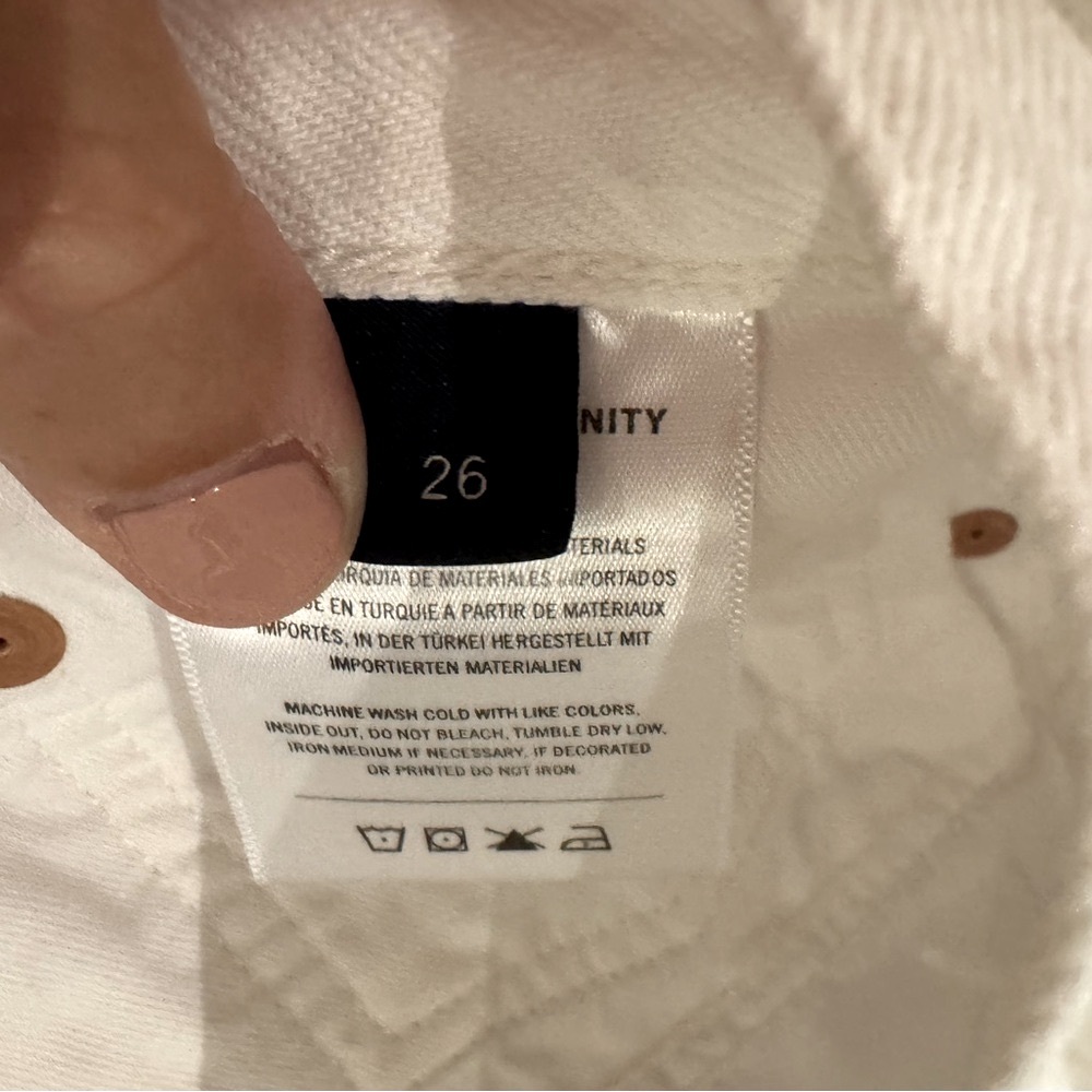Citizen of Humanity Annabelle Denim Shorts. - Picture 12 of 12